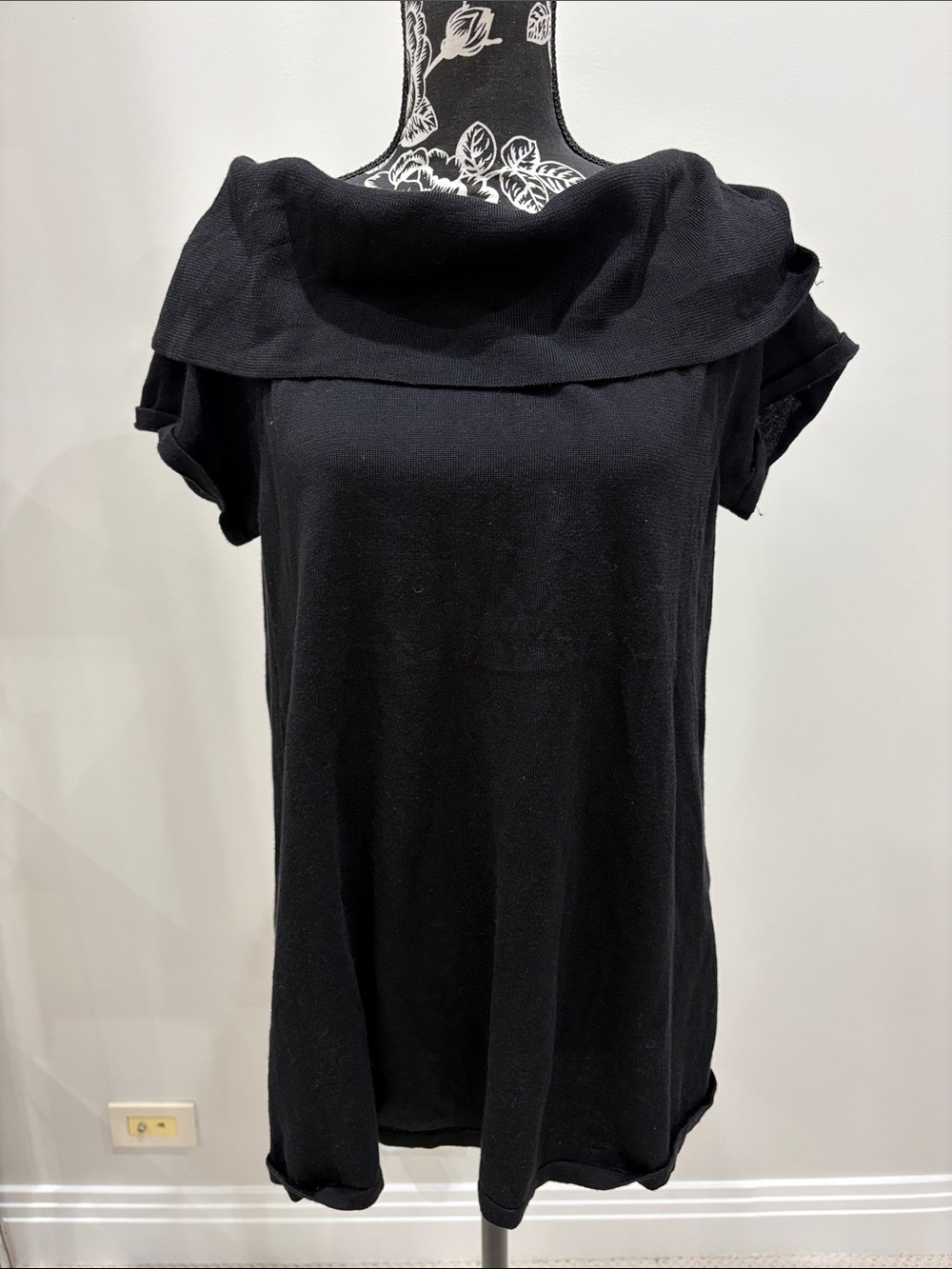 Vince Camuto Black Cowl Neck Short Sleeve Sweater size medium